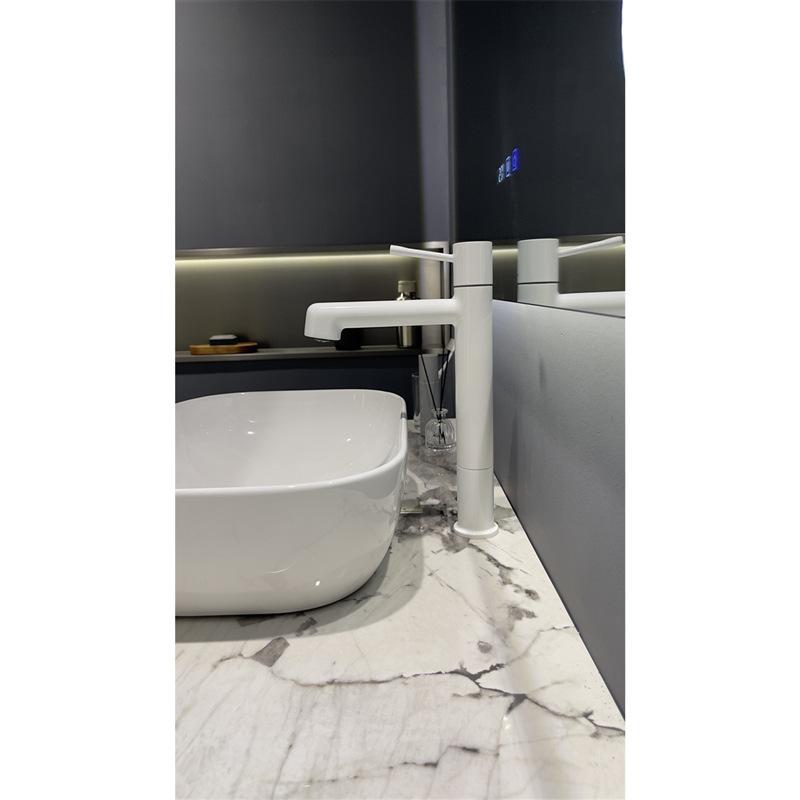 Tuqiu Bateria Umywalkowa Mosiężna Obrotowa Wysoka Bateria Umywalkowa Mieszacz Zimnej i Ciepłej Wody Bateria Umywalkowa Montowana na Blacie Czarna/Chromowana Bateria