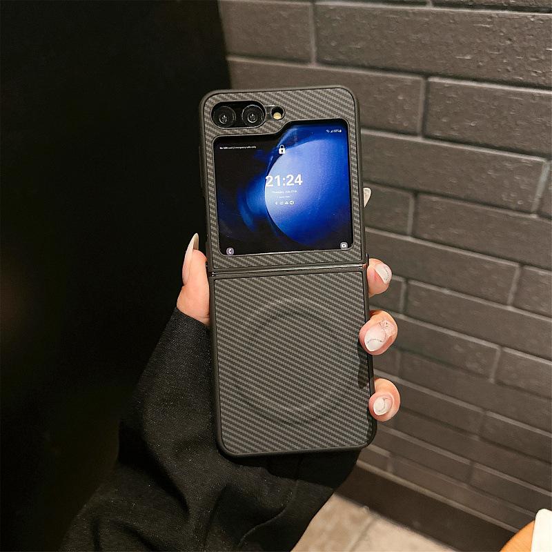 

Suitable for Samsung Zflip5 Carbon Fiber Magnetic Skin Absorbing Mobile Phone Case Folding Screen Zflip6 Simple Anti Fall Protection Case Samsung Zflip6