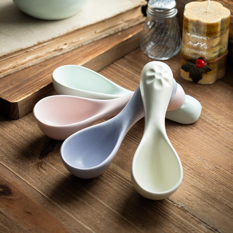 Keramisk bordservice av högt värde Risskål Flickors fågelbo-skål Kreativ sked Hushåll Liten skål Gröttallrik Dessertskål