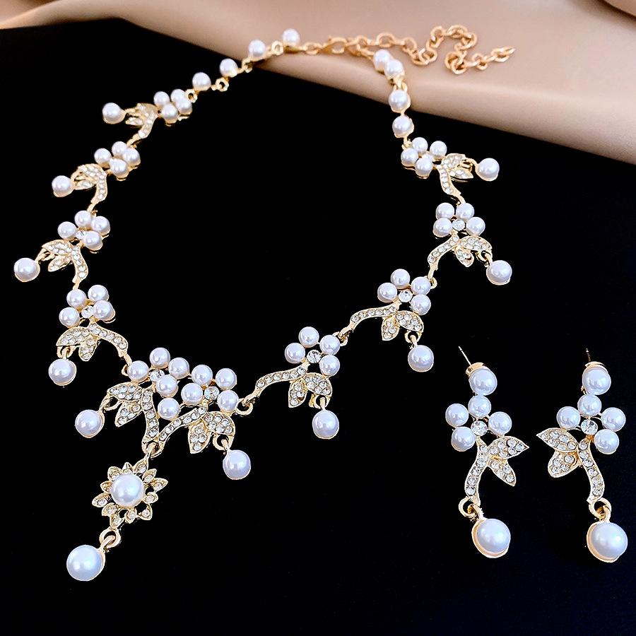 

European and American diamond-encrusted flower fringed pearl necklace accessories women s design sweater chain accessories