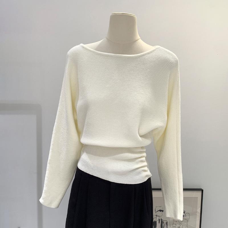 One-Shoulder Knit Base Shirt: Women's Korean Style Autumn/Winter Fashionable Versatile Off-Shoulder Sweater.