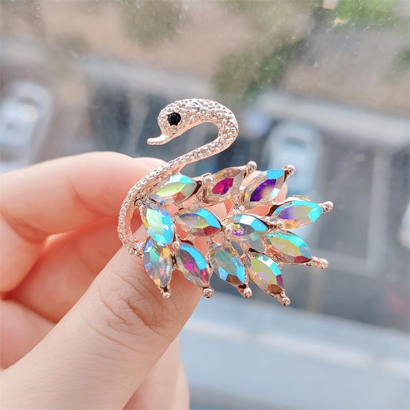 Elegant Flamingo Crystal Brooch: Cute Animal Pin for Coats or Jackets