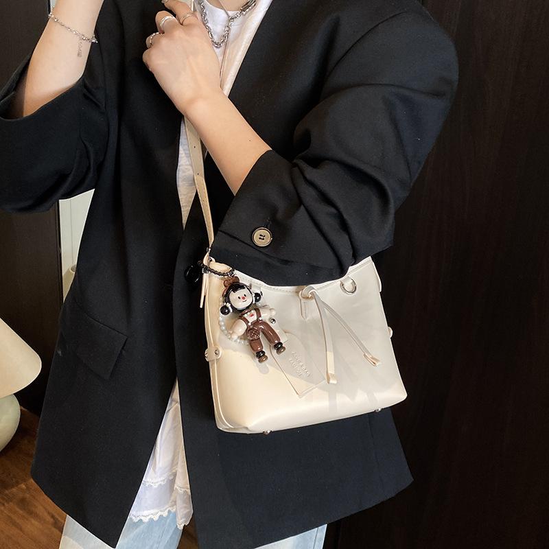 Casual soft surface large-capacity bag women's 2025 new fashion commuter shoulder bag candy color simple oblique span bag