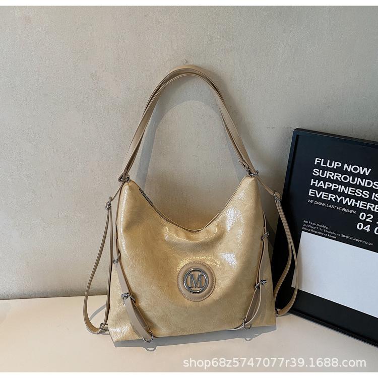 

2025 new high-end tote bag, this year s popular large-capacity armpit bag, fashionable and simple women s backpack. хаки
