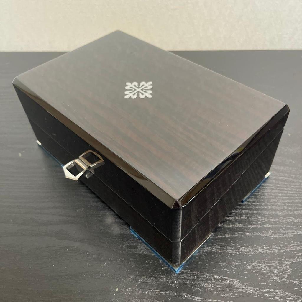 Used Excellent condition, ultra-rare PATEK PHILIPPE watch case, empty box, wooden