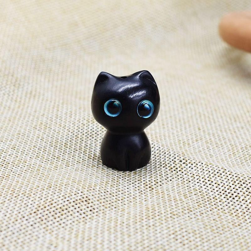 Curious Cat Sandalwood Desktop Ornament - Green or Black, Ideal Creative Gift for Kids.