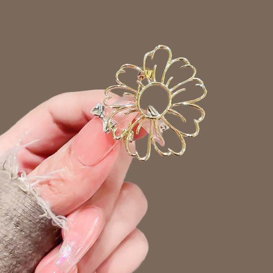 Women Brooch Smooth Surface Hollow Sun Flower Design Lapel Pin Non-Slip Buckle Scarf Badge Clothing Bags
