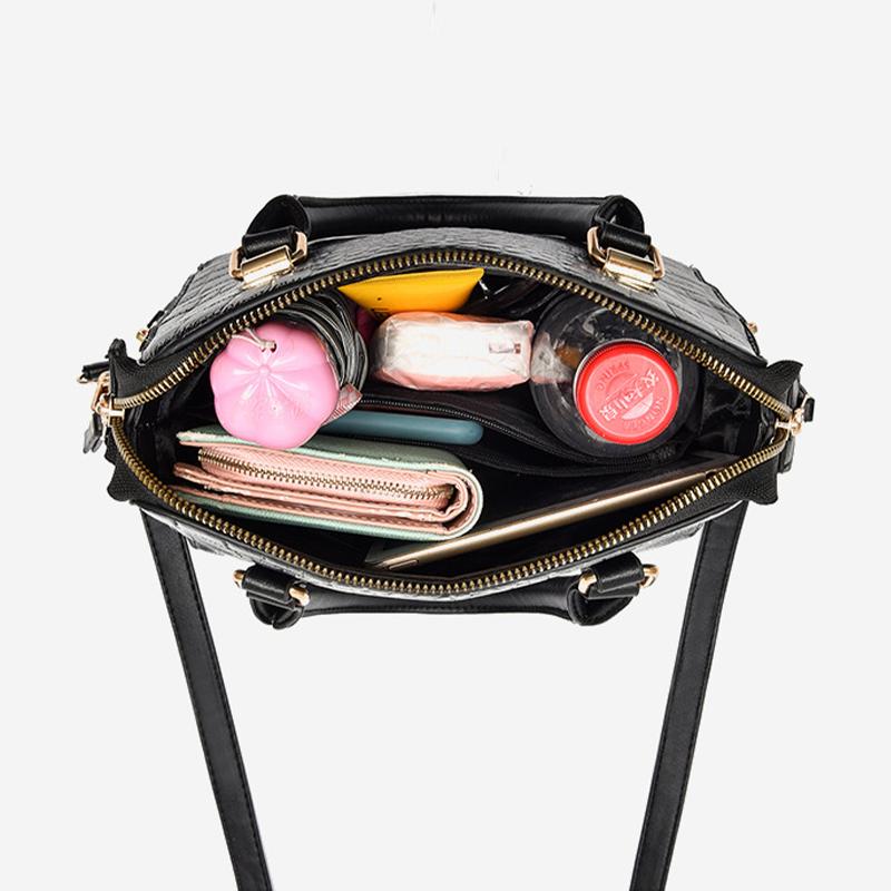 Crocodile pattern standard bag for women  shoulder bag  feminine bag  PU leather  tassel  design  luxury