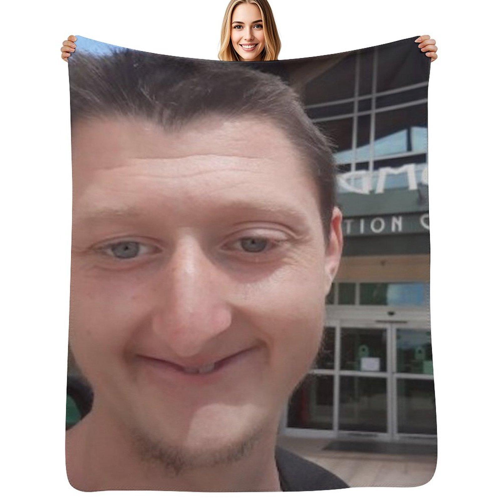 Daniel Larson selfie Throw Blanket Warm Flannel Blanket for Couch Chair Bedroom Size: 75*100cm, Weight: 230 GSM