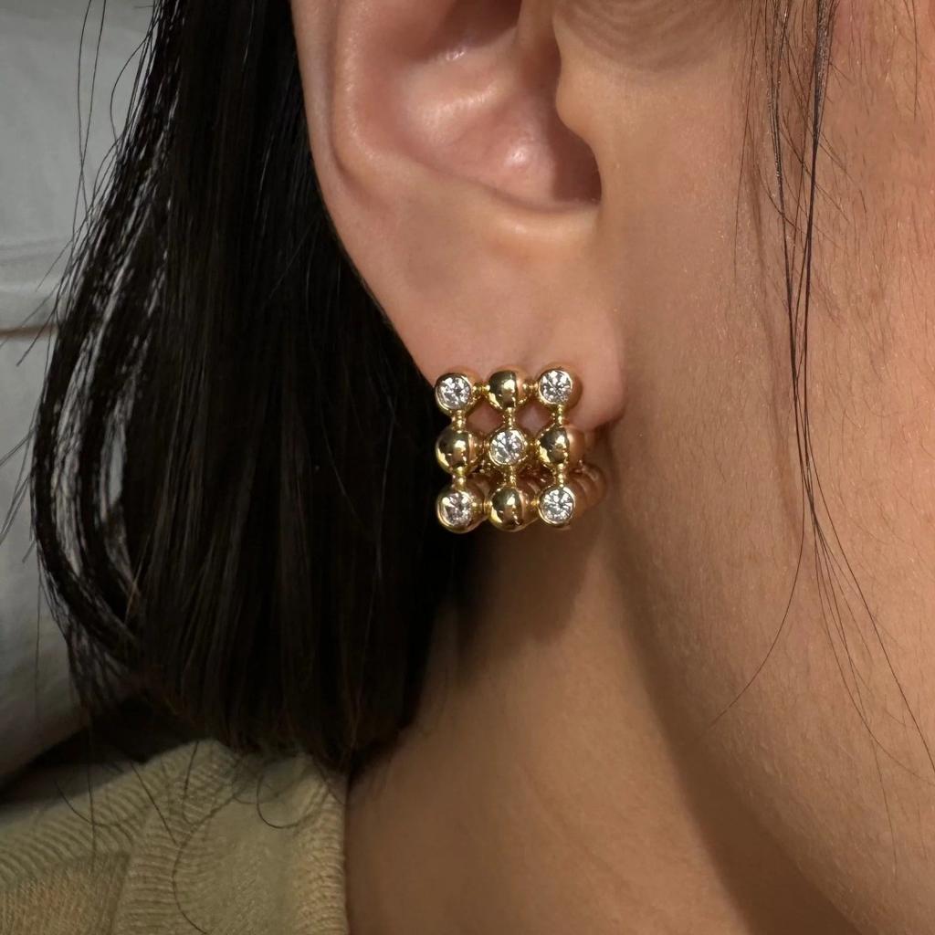 High-Grade Metal Geometric Round Inlaid Zircon Earrings, Simple, Fashionable And Unique Earrings.