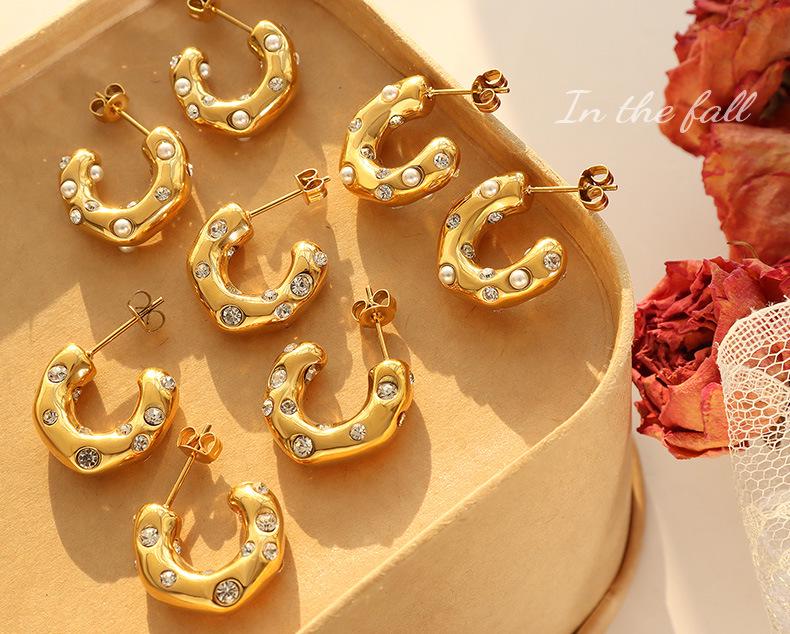 Gold-Plated Titanium Steel C-Shaped Earrings with Imitation Pearl and Zircon Inlays