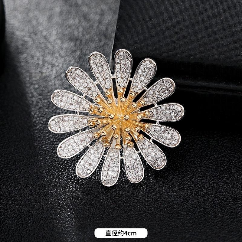 High-end crystal temperament brooch female swan snowflake luxury atmospheric brooch sweater pin suit trendy accessories