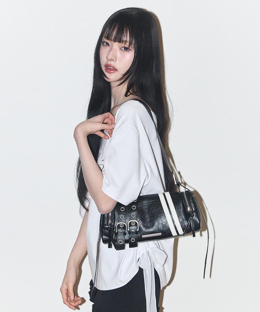 Illigo Line Buckle Cylinder Bag Black