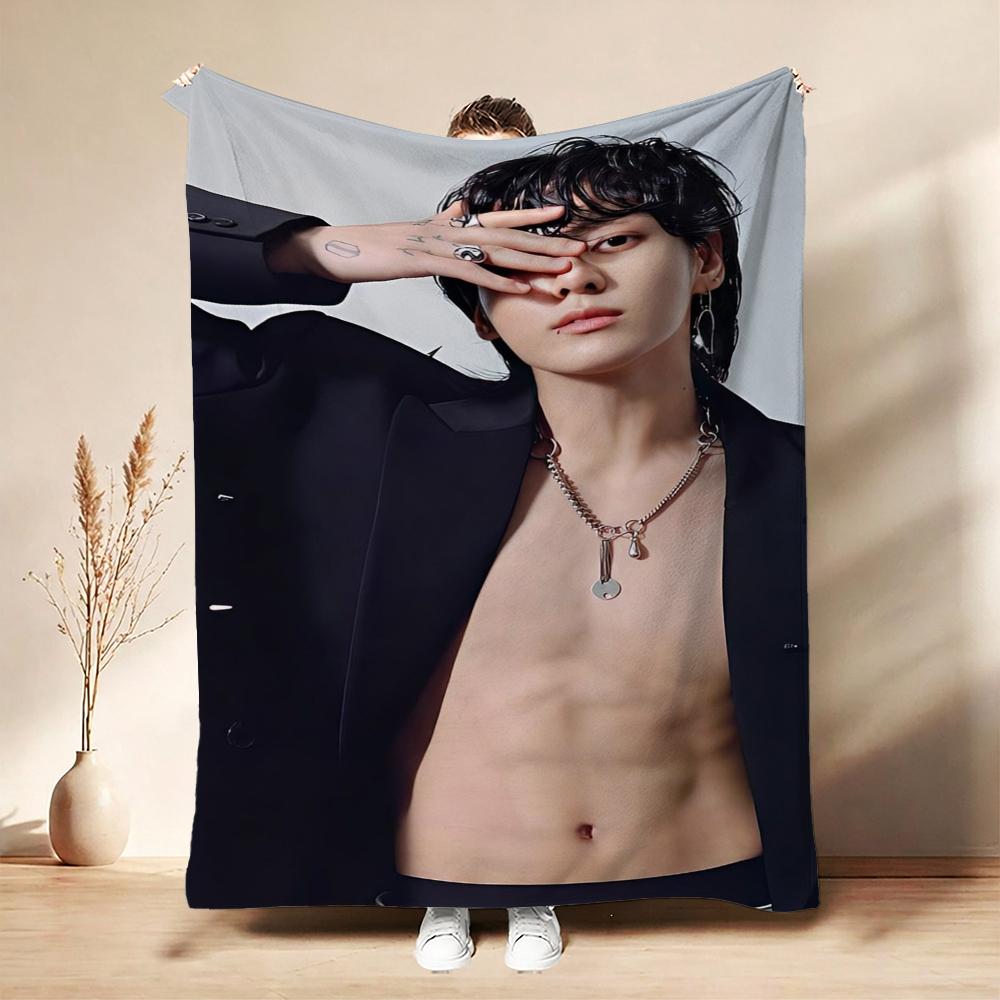 Moody Portrait Idol Pattern Blanket Machine Washable Fleece Blanket For Living Room Sofa Bedroom Bed Lightweight Home Decor Great Holiday Gift