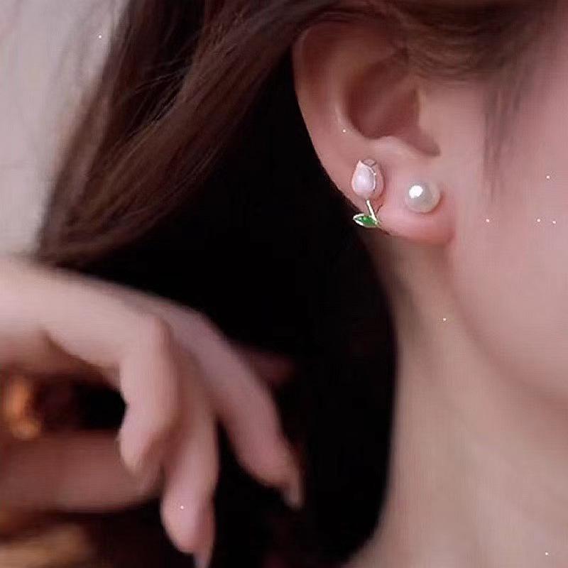 2024 Trendy Floral Pearl Stud Earrings: Elegant Tulip Design for Women