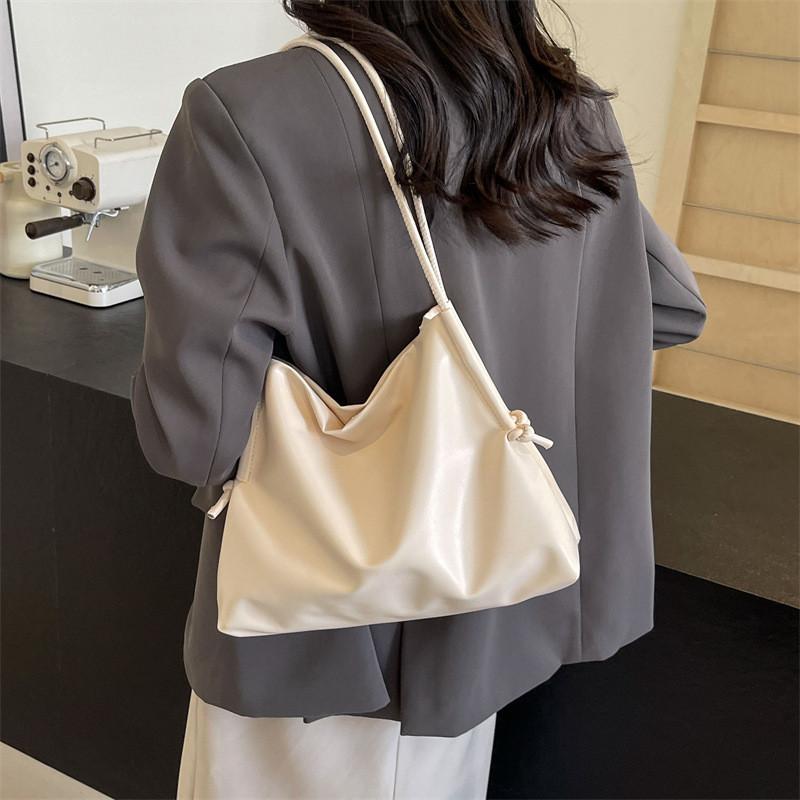 Fashionable Large Capacity Pu Tote Bag For Women 2024 Trendy Commuter Handbag