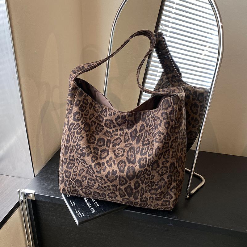 Autumn and Winter Armpit Bag Large-capacity Bag Women's 2025 New Leopard Print Shoulder Bag Simple Premium Tote Bag