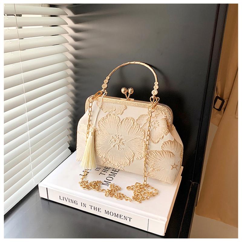 Embroidered Chinese Style Clutch Bag Lady Fashion Elegant Chain Crossbody Shoulder Bag Wedding Party Evening Handbag With Tassel