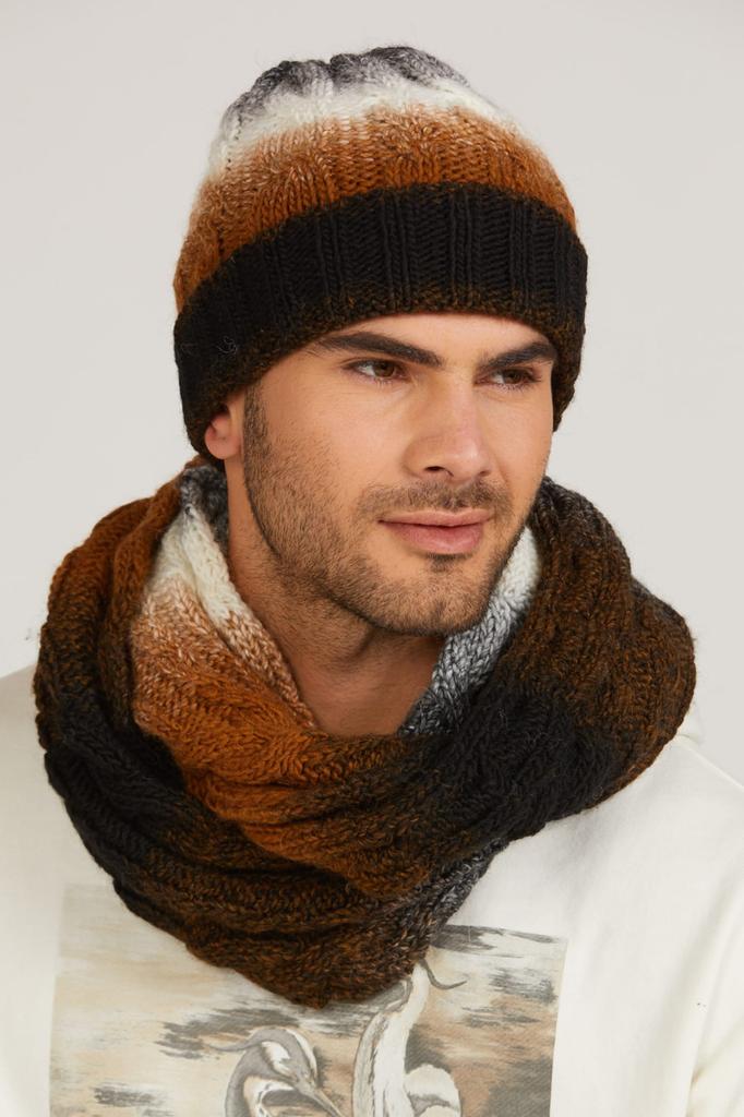 Rosario Men' Winter Hat in Shaded Red Color