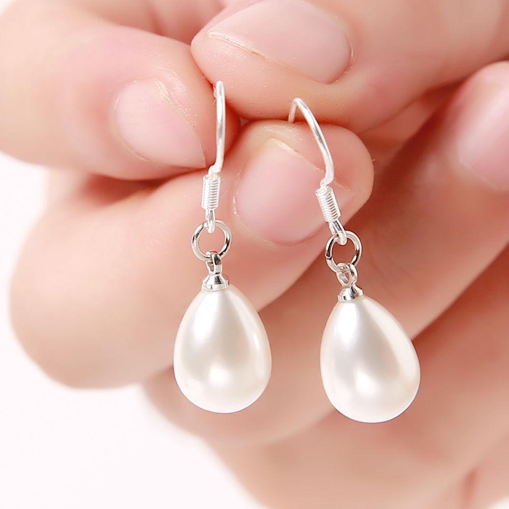 Damskie kolczyki wiszące z czerwonymi perłami