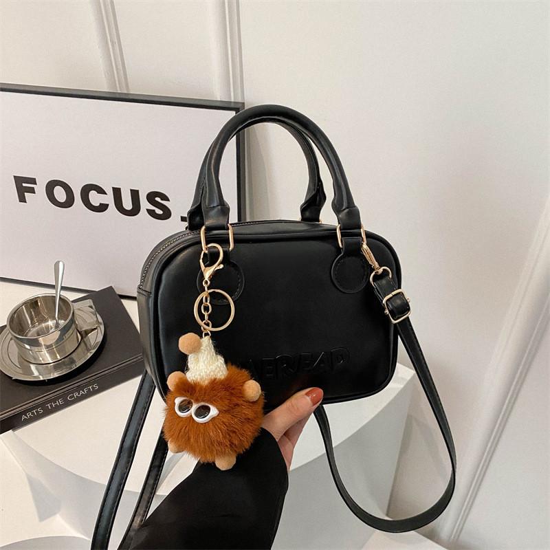 Stylish Retro Small Handbag For Women Fashionable 2024 Trendy Shoulder Bag