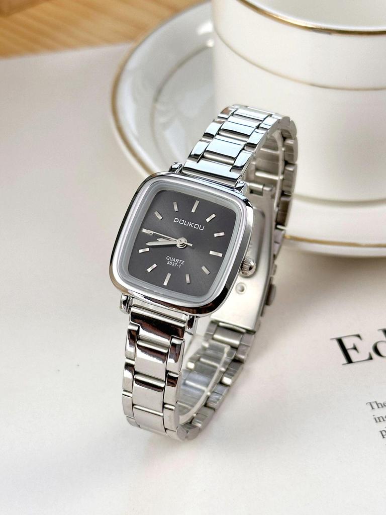 Elegant Women's Light Luxury Steel Band Wristwatch with Stick Markers