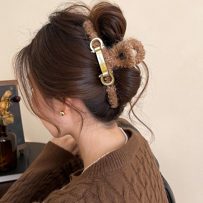 Wool Winding Horseshoe Buckle Hairpin Grab Clip Niche Light Luxury Back Head Shark Clip Temperament