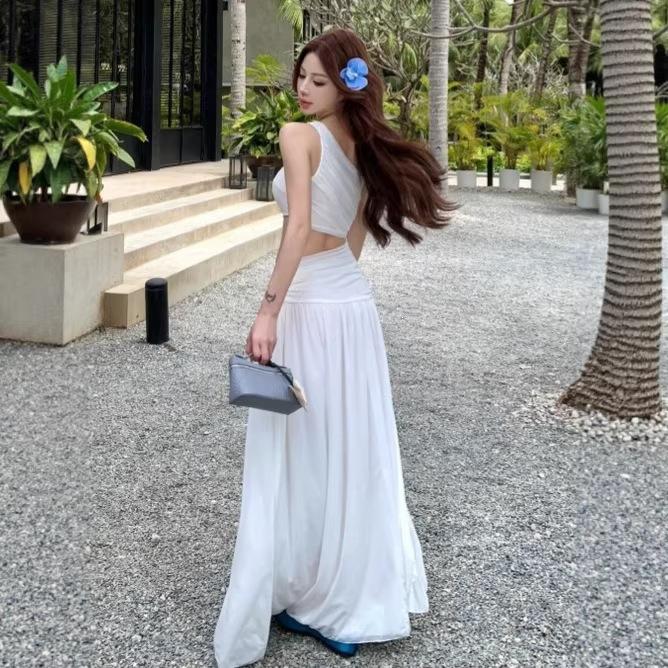 Pure Desire Spice Girl Slanted Shoulders Exposed Waist Atmosphere Vacation Style New Hollow Split Fork Seaside Super Fairy Big Swing Dress