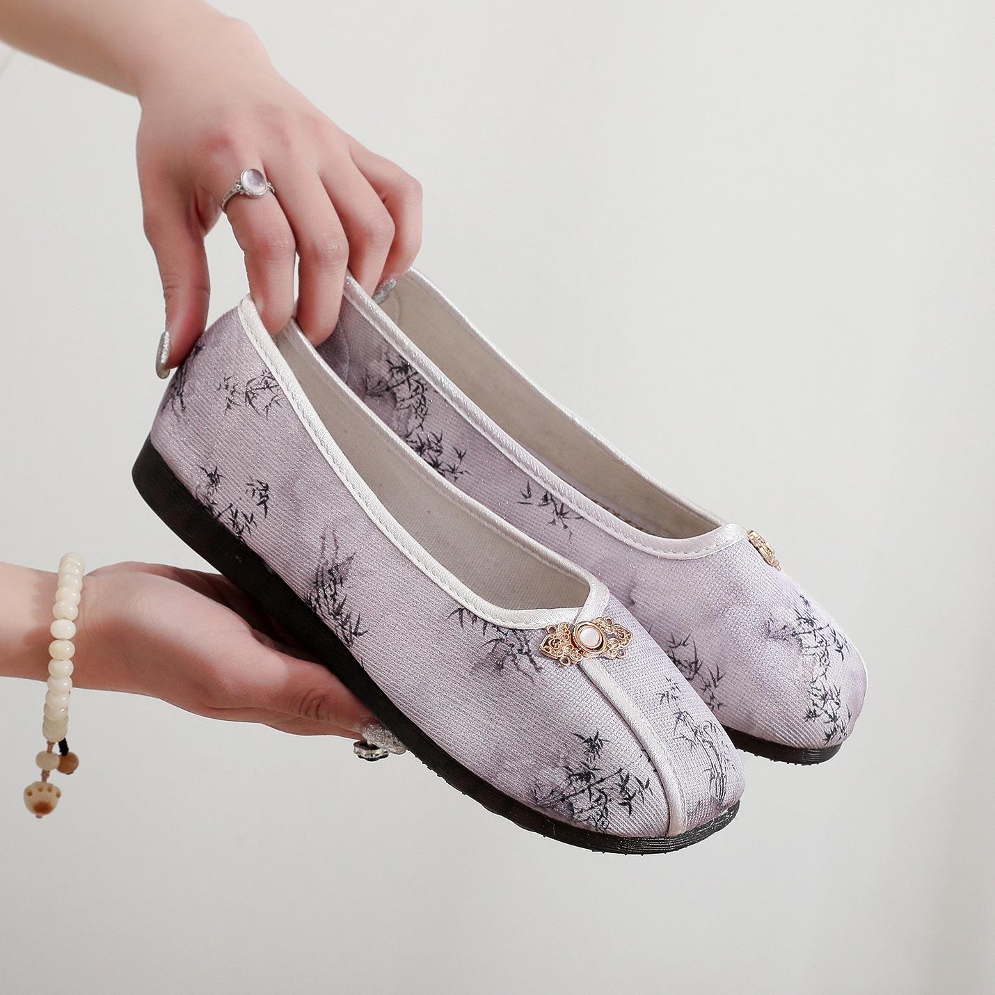 

[Feather fall] 2025 new women s jelly single shoes embroidered old lady mother shoes old Beijing antique cloth shoes women 40 світло-сірого кольору