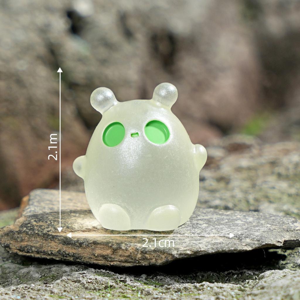 Glow-in-the-Dark Resin Figurine Micro-Scenery Decorative Ornament Cartoon- Adorable Viral Glowing Desktop Craft Item