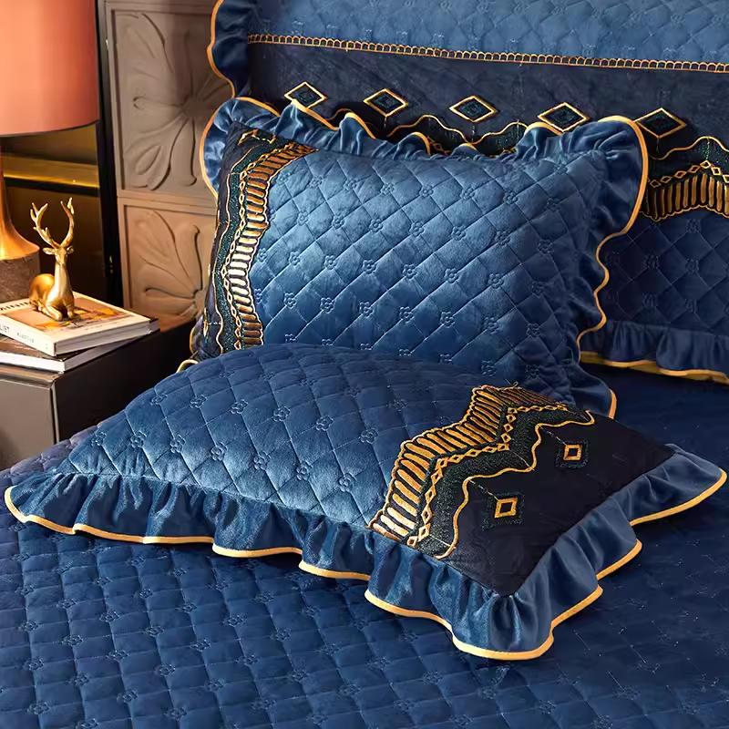 Thick Milk Velvet and Cotton Pillowcase Set Paired with Thick Velvet and Quick Heating Cotton Pillowcase for Warmth