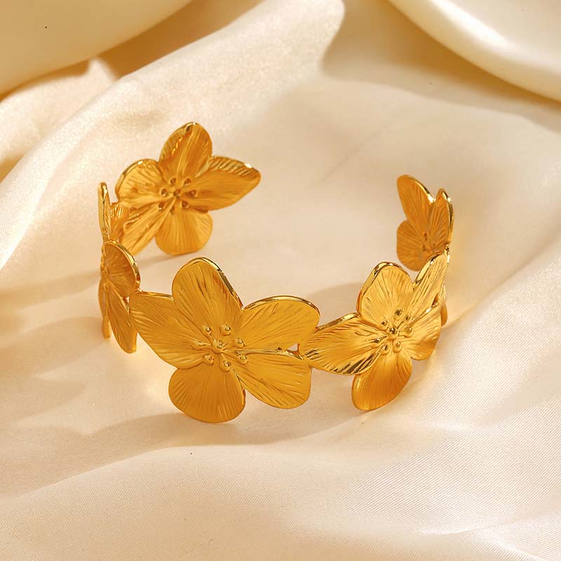Roestvrij Staal Metaal Holle Bloem Open Armband Voor Vrouwen Vintage Goudkleurige Brede Verstelbare Manchetarmbanden Sieraden Cadeau