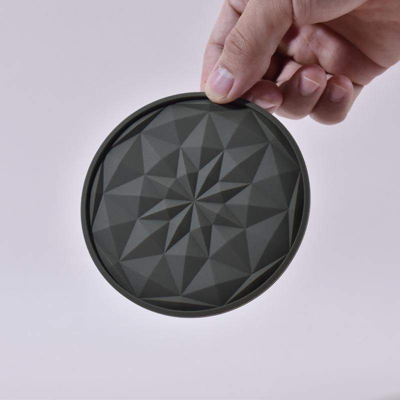 Silicone coaster water cup heat insulation cushion anti-skid anti-scalding thickened high-temperature-resistant soft coaster
