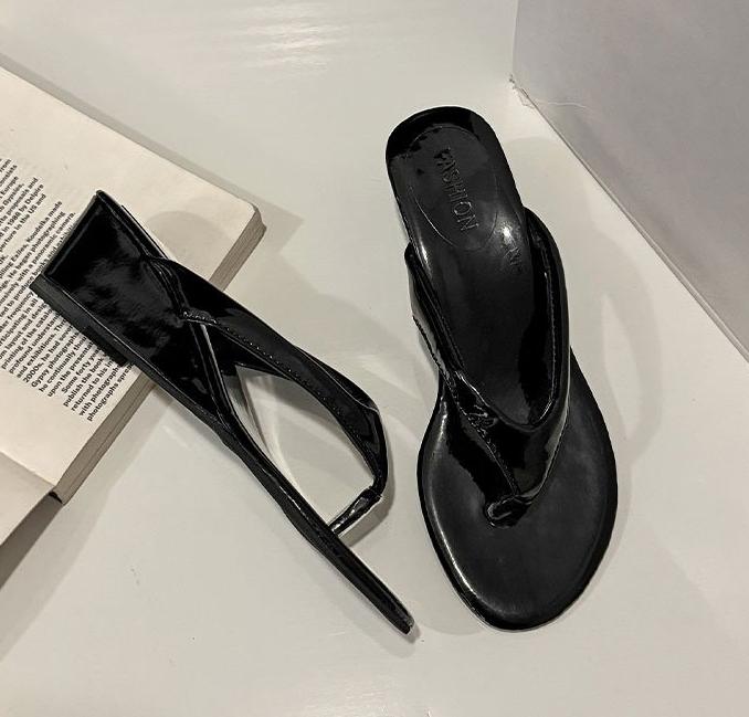 2025 Summer New Brand Women Slipper Narrow Band Ladies Casual Slides Outdoor Dress Flat Heel Vacation Sandal