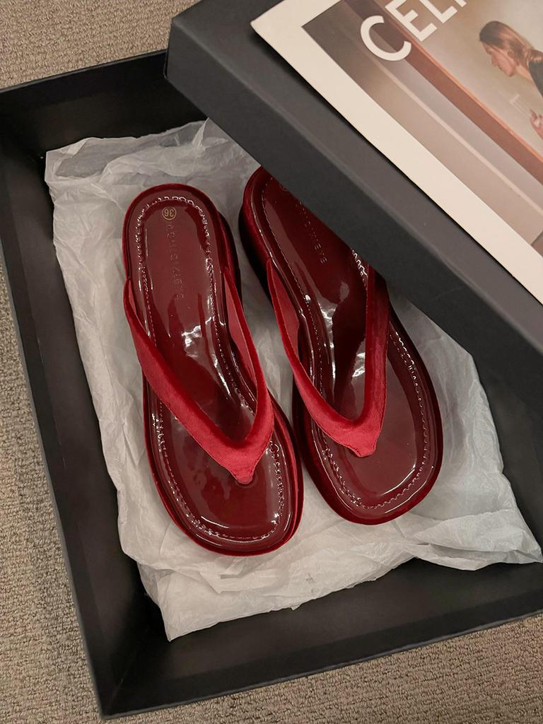 Internet Celebrity New Beautiful Red Flip-flops Platform Slippers Women Wear 2025 Summer New Beach Muffin Sandals