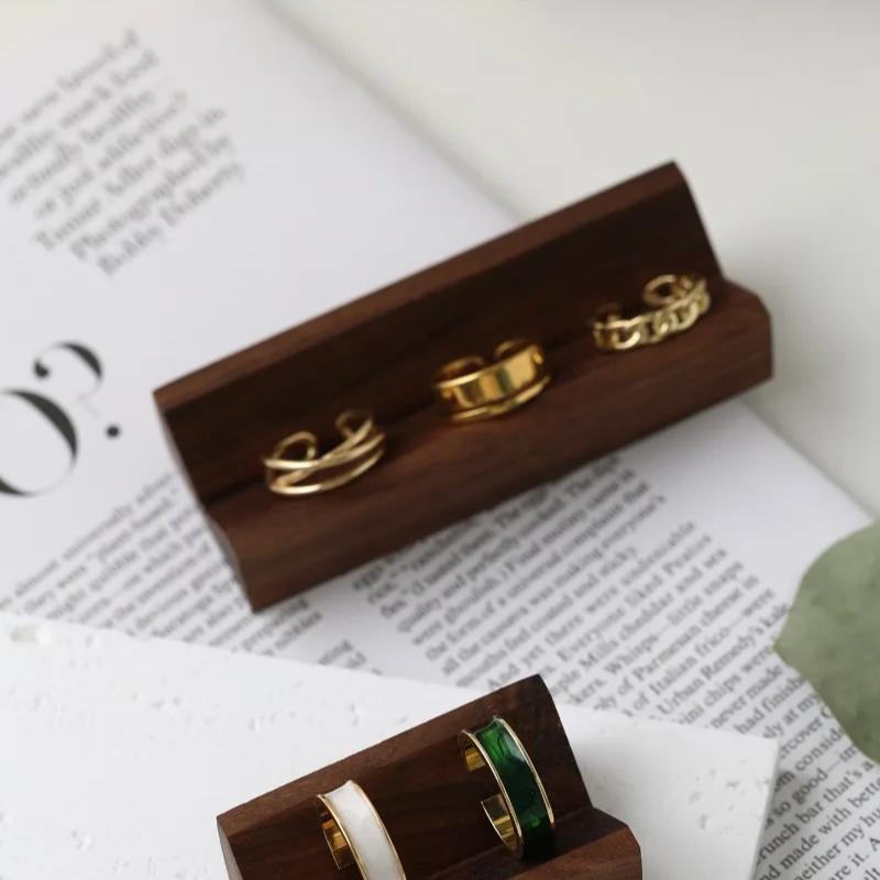 Massivholz Luxus Ringhalter Ringe Aufbewahrungsschlitz Schmuck Präsentationsständer Hintergrunddekoration Foto-Requisiten Kleine Ornamente Behälter Zubehör