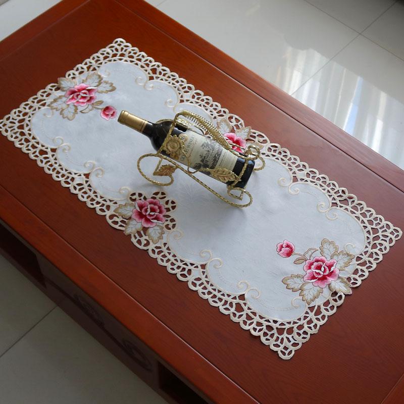 NEUE Hohl-Rosenblüten-Stickerei Tischläufer Stoffabdeckung Tischdecke Weihnachten Hochzeit Tischdekoration und Zubehör für Zuhause