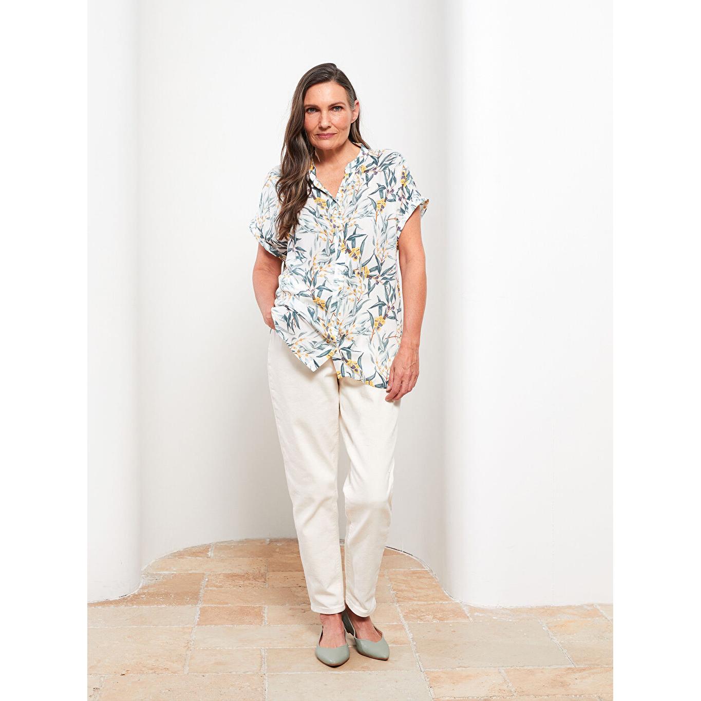 

LCW GRACE Женская рубашка с круглым вырезом и цветочным принтом с короткими рукавами цвета бежевого