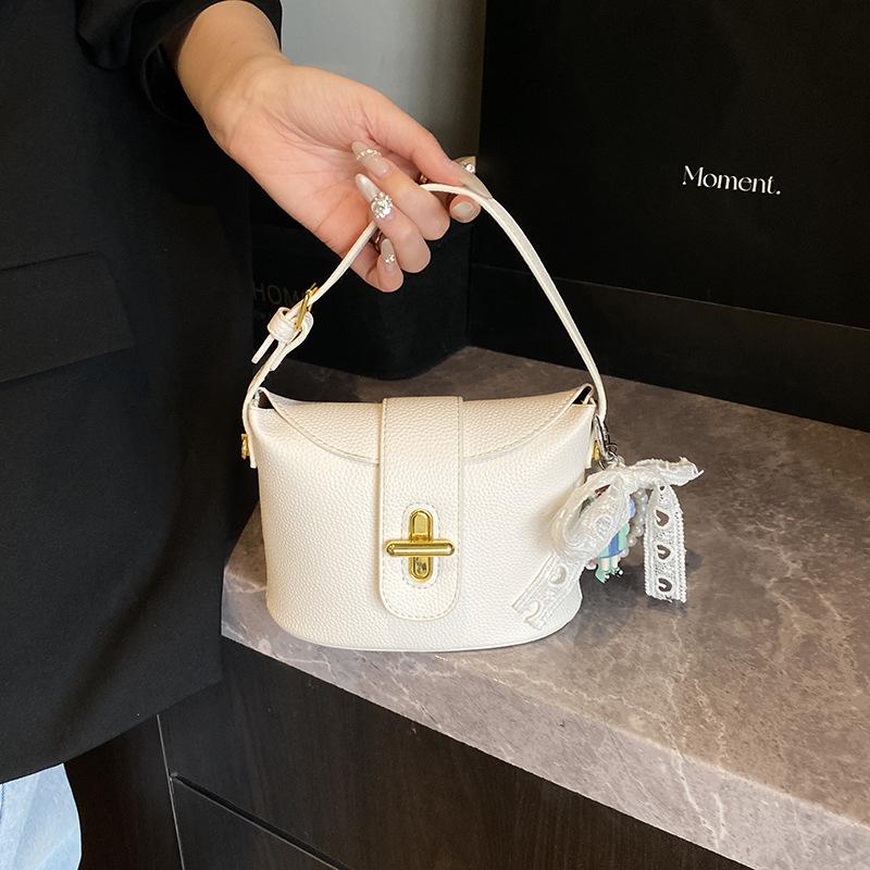 

Женская новая сумка через плечо, модная повседневная сумка кроссбоди, сумка под мышкой without pendant