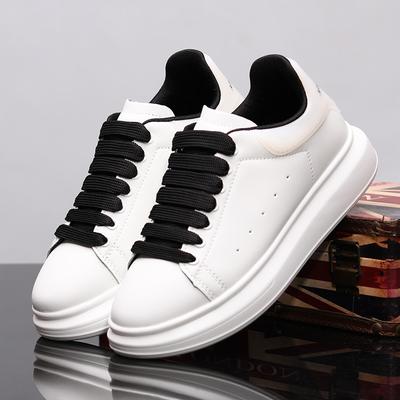 Nuevas zapatillas casual de tablero de pareja de oso de cuero de suela gruesa con altura interior aumentada de McQueen 2