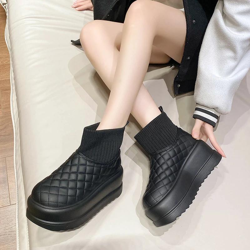 Fashion Women Warm Plush Snow Boots New Winter Waterproof Leather Boots 7.5CM Heels Chunky Sneakers Thick Fur High Platform Ankle Boots