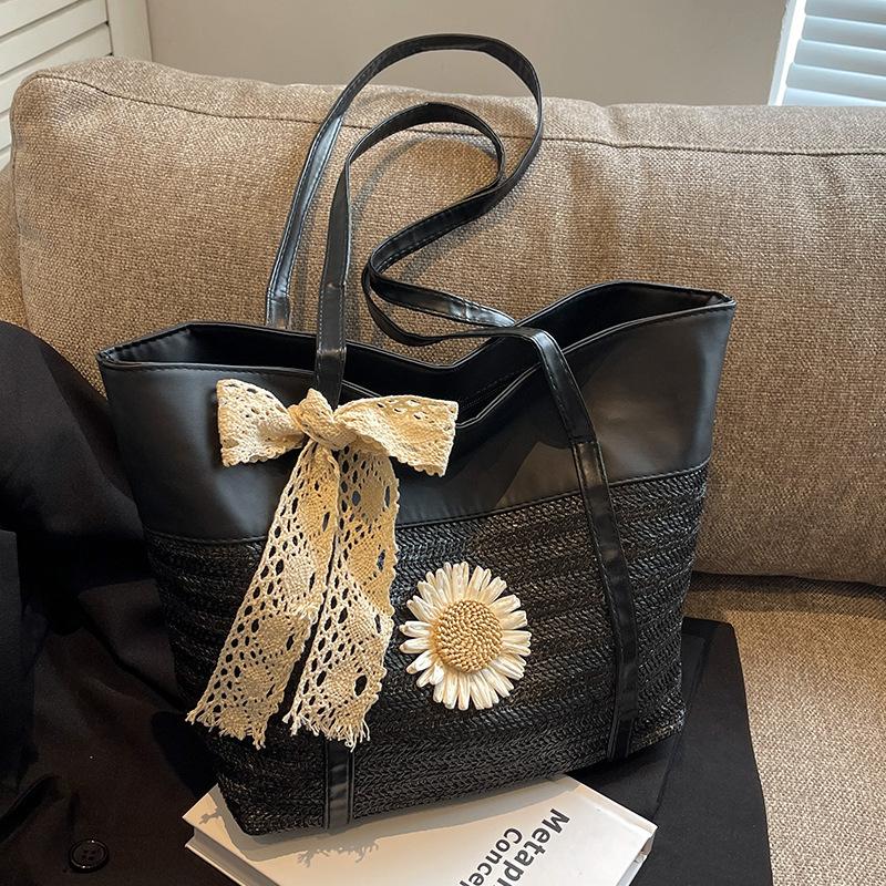 Spring and Summer Large Capacity Tote Bag for Women New High End Textured Shoulder Bag for College Students' Class Commuting Bag