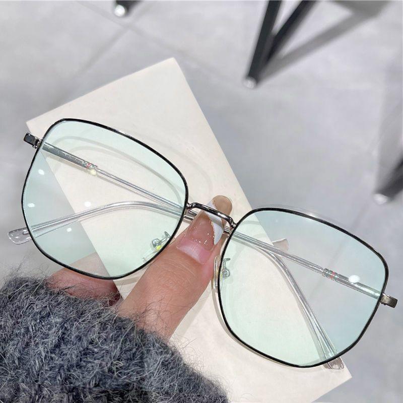 Red-green color blindness glasses, with a large, gold-rimmed frame, offer high-definition, clear vision and can be fitted with prescription lenses to