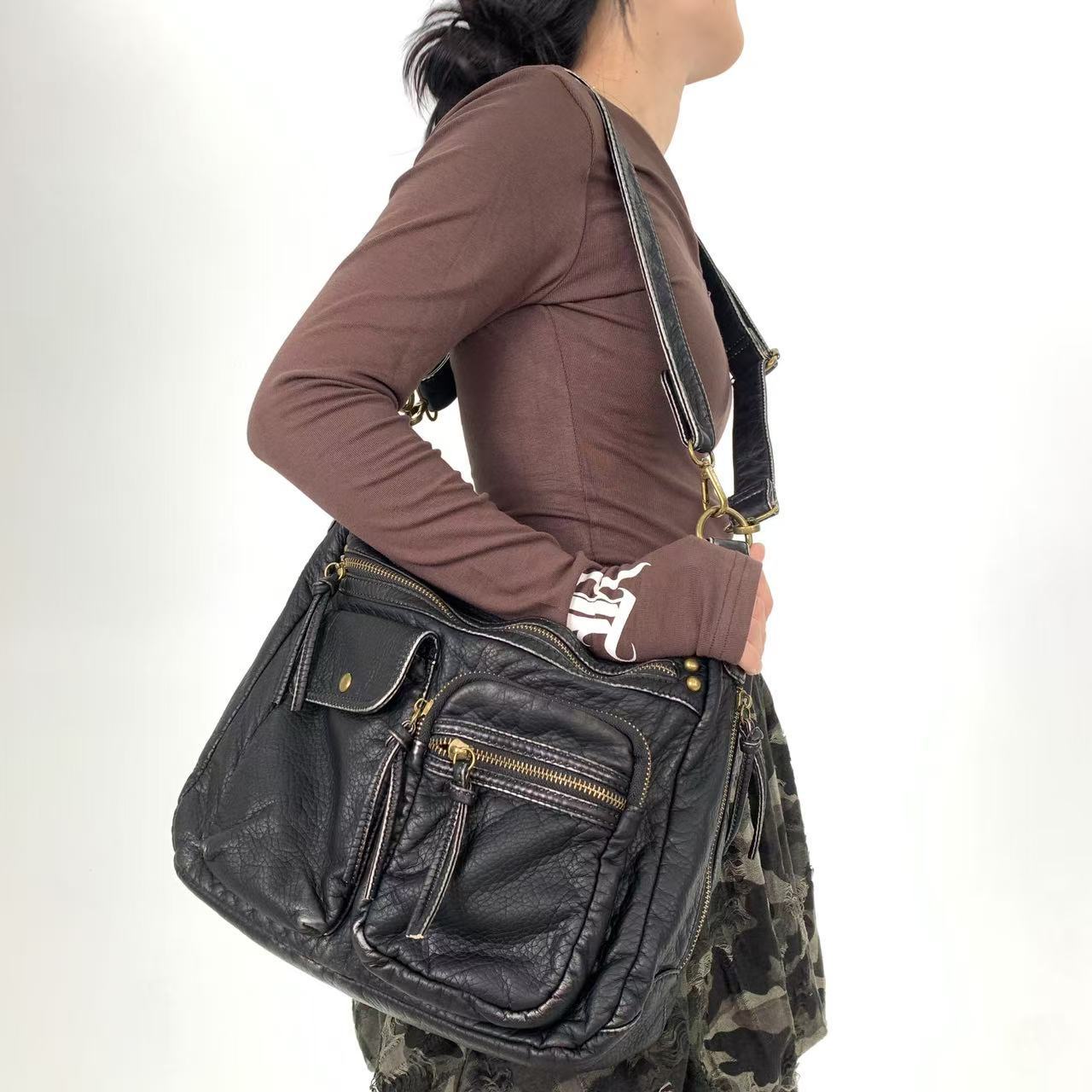 Ladies  Fashionable Hot Girl Motorcycle Bag with Large Capacity and Multiple Pockets, Retro Shoulder Bag