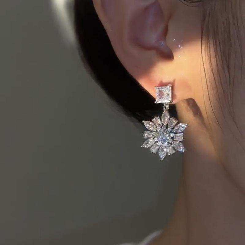 Neue Koreanische Luxus Zirkon Blume Tropfen Ohrringe für Frauen Mode Bolzen Ohrring Schmuck Party Zubehör