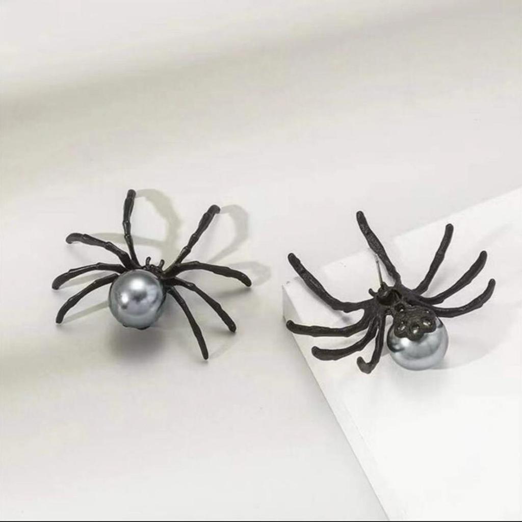 Retro Punk Hepburn Style Black Spider Pearl Earrings for Halloween