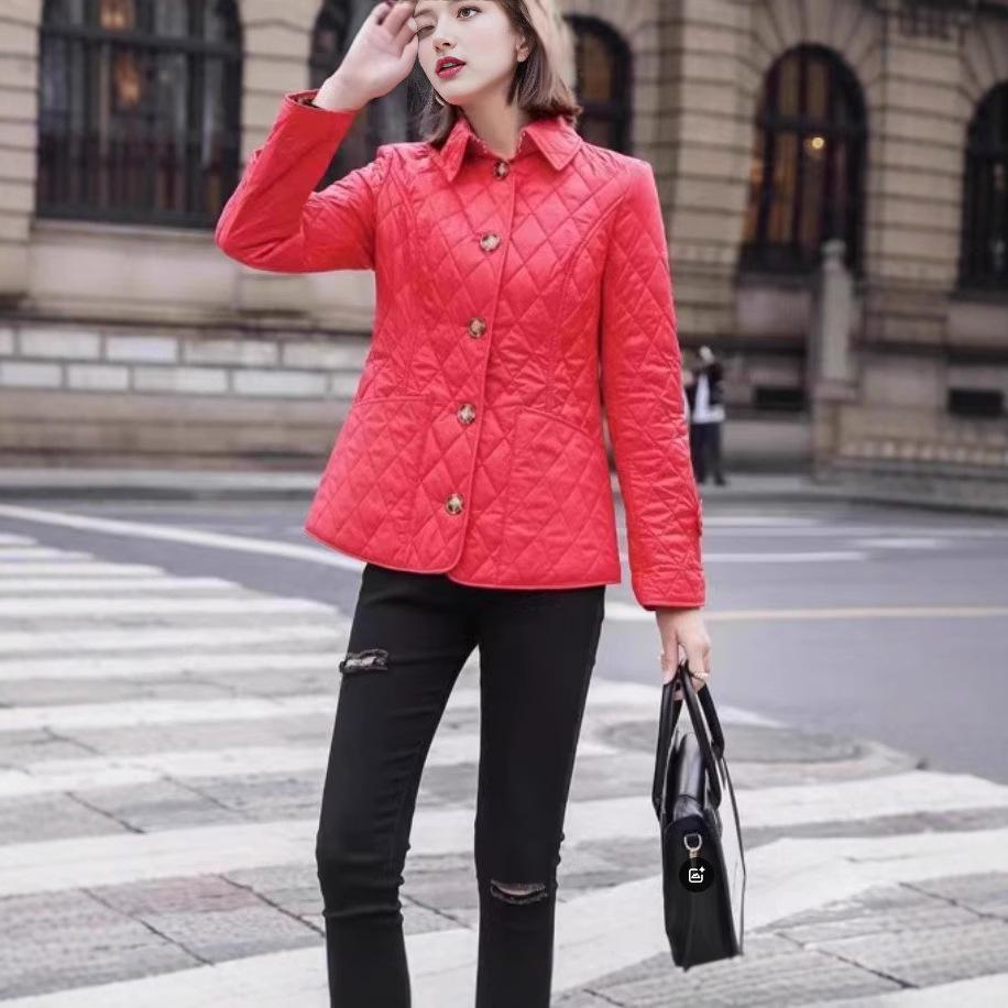 Damedunjakke med svart diamantquilt og metallknapper, avslappet vinterkåpe