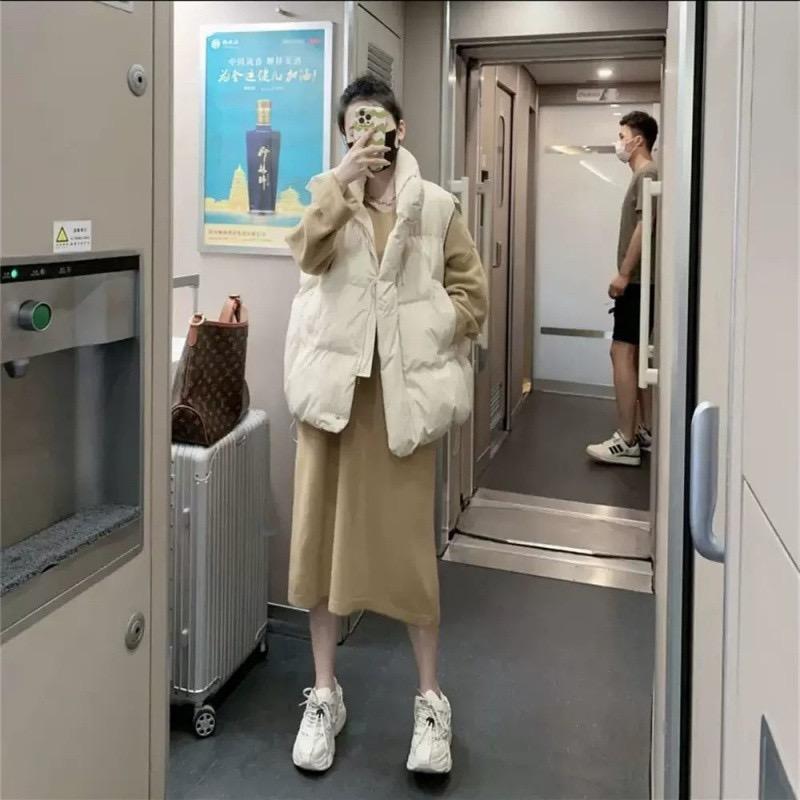 Dámská vesta z prachového peří