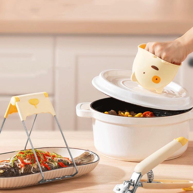 Anti-Scald Non-Slip Bowl & Plate Holder with Steamer Clip and Heat-Resistant Gloves