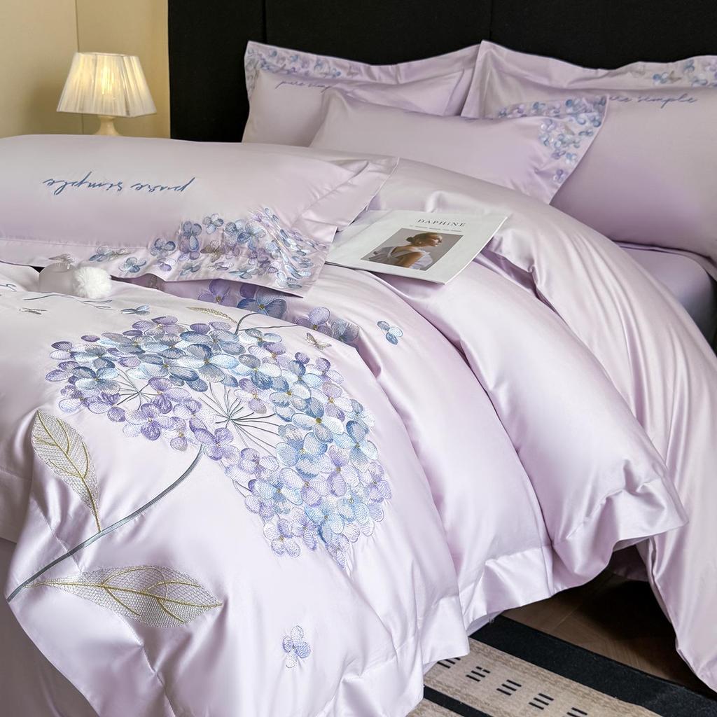 Light Luxury Skin-Friendly Embroidered Duvet Cover Set, Super Soft & Breathable, Available In Single/Double & Student Three-Piece Styles.